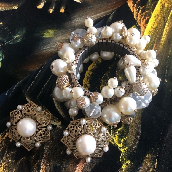 Set of two Vintage 80s clip on Pearl Earrings and pearl stretchable Bracelet - Picture 8 of 16